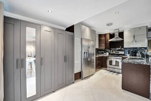 Wasserkocher mit Kaffee-/Teezubehör