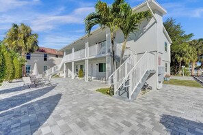 Exterior - Coastal Charm: Studio Retreat near Pompano Beach (Pompano Beach)