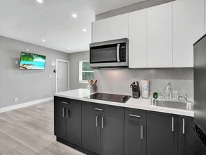 Fridge, microwave, stovetop, coffee/tea maker - Coastal Charm: Studio Retreat near Pompano Beach (Pompano Beach)