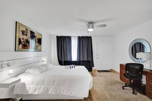 デスク、アイロン / アイロン台、旅行用ベビーベッド、WiFi