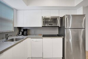 Dishwasher, coffee/tea maker, cookware/dishes/utensils - Oceans in Pompano - 2BR Apartment (Pompano Beach)