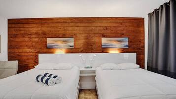 Schreibtisch, Bügeleisen/Bügelbrett, WLAN