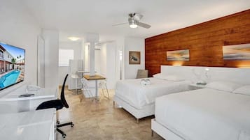 Escritorio, tabla de planchar con plancha y wifi