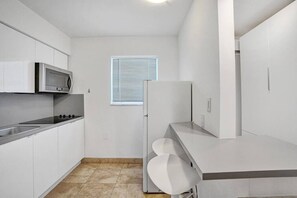 Wasserkocher mit Kaffee-/Teezubehör