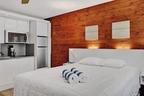 Tabla de planchar con plancha y wifi