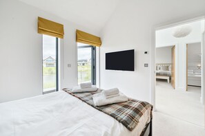 3 Schlafzimmer, Reisekinderbett, Internetzugang, Bettwäsche