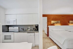 Wasserkocher mit Kaffee-/Teezubehör, Kochgeschirr/Geschirr/Besteck