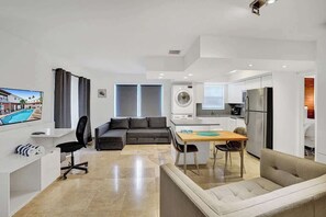 スマートテレビ、書斎 / ワークスペース