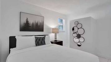 2 habitaciones, escritorio, tabla de planchar con plancha y wifi