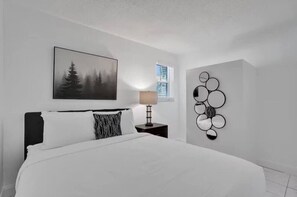 2 habitaciones, escritorio, tabla de planchar con plancha y wifi 