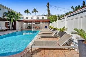 Pool - Waves: Beach Town Cozy Studio Apartment (Pompano Beach)