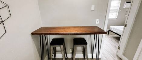 1 多间卧室、办公桌、熨斗/熨衣板、WiFi