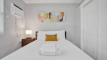 1 bedroom, desk, iron/ironing board, WiFi