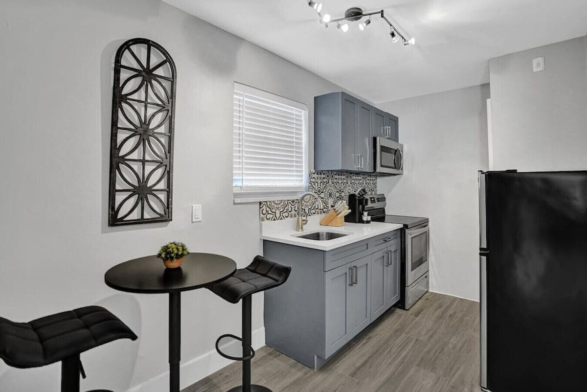 Rustic Retreats: Beachy 1BR in the heart of Fort Lauderdale