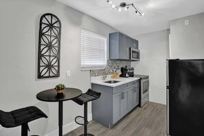 Fridge, microwave, oven, stovetop - Rustic Retreats: 1BR For 4 Guests (Fort Lauderdale)