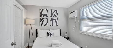 1 chambre, bureau, fer et planche à repasser, Wi-Fi