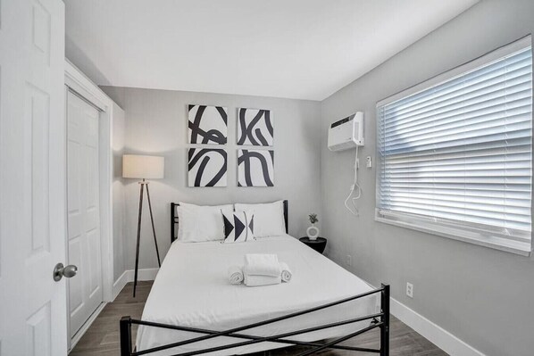 1 bedroom, desk, iron/ironing board, WiFi