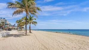 A sandy beach with palm trees and a clear blue sky. - Urban Escape 1BR Near Las Olas (Fort Lauderdale)