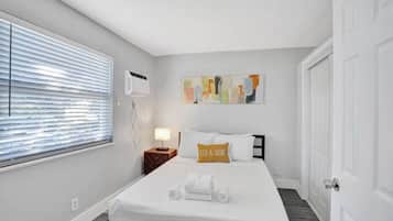 2 makuuhuonetta, työpöytä, silitysrauta/-lauta, Wi-Fi