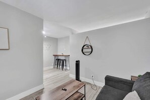 スマートテレビ、書斎 / ワークスペース