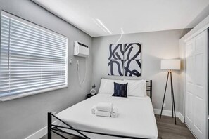 1 bedroom, desk, iron/ironing board, WiFi