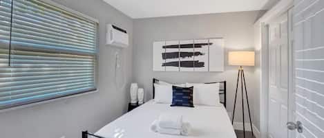 Iron/ironing board, WiFi