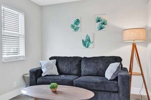 Smart TV - Urban Escape: 1BR Near Las Olas (Fort Lauderdale)