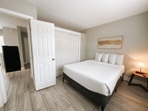 1 Schlafzimmer, Schreibtisch, Bügeleisen/Bügelbrett, Reisekinderbett