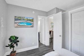 1 bedroom, iron/ironing board, WiFi - Rustic Retreats: 1BR minutes from Las Olas (Fort Lauderdale)