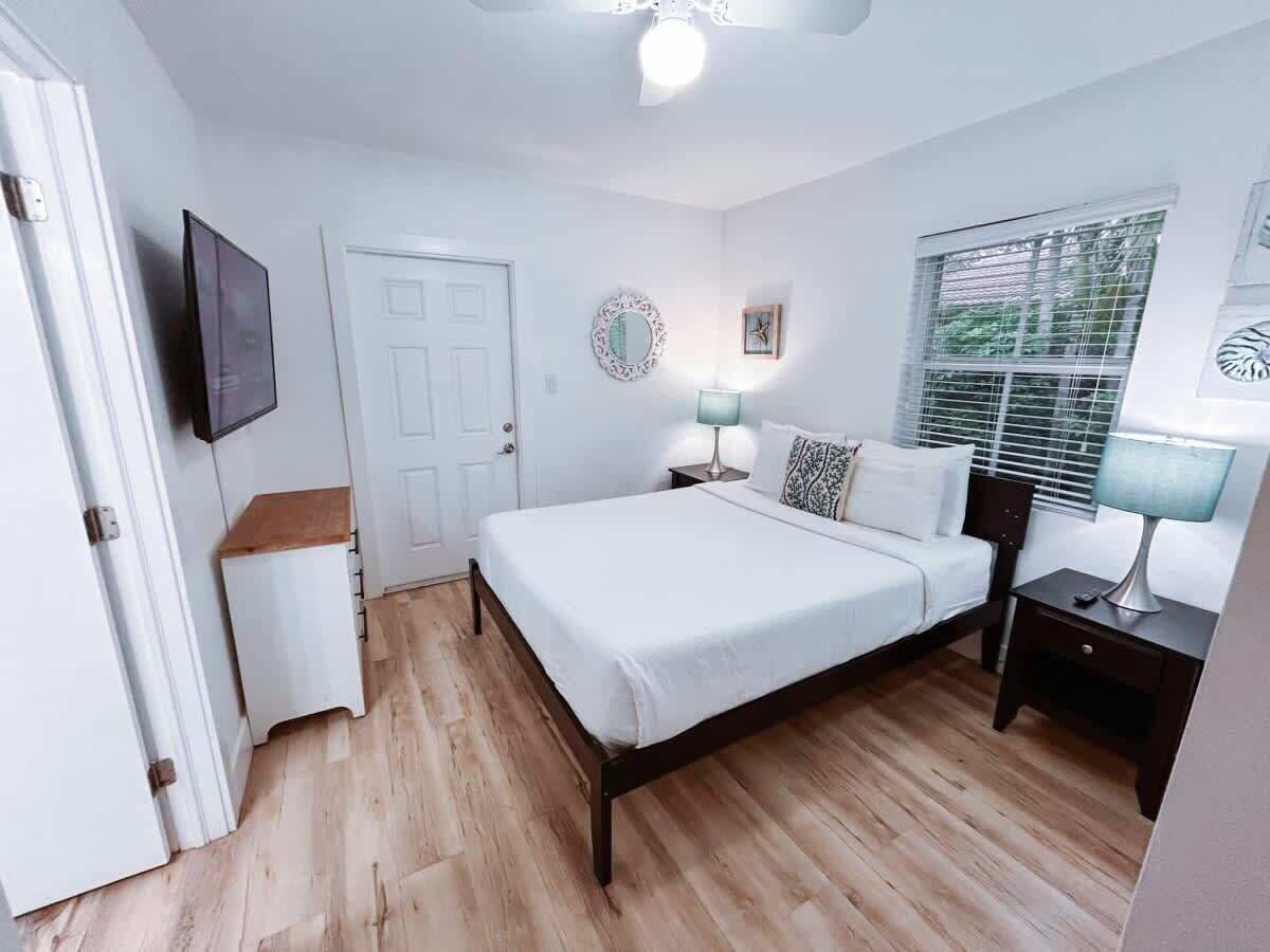 2 bedrooms, iron/ironing board, WiFi