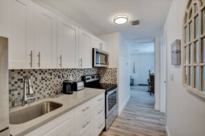 Wasserkocher mit Kaffee-/Teezubehör, Kochgeschirr/Geschirr/Besteck