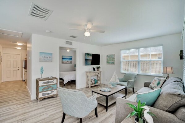 4 bedrooms, iron/ironing board, WiFi