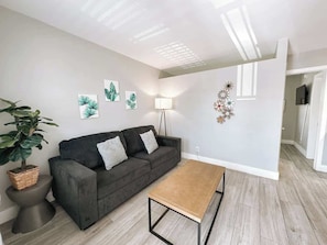 Smart TV, offices - Rustic Retreats: 1BR minutes from Las Olas (Fort Lauderdale)