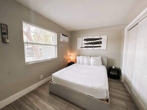 1 bedroom, iron/ironing board, travel cot, WiFi - Rustic Retreats: 1BR Minutes From Las Olas (Fort Lauderdale)