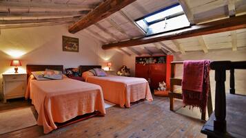 5 makuuhuonetta, vauvan matkasÀnky, ilmainen Wi-Fi, vuodevaatteet