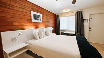 Desk, iron/ironing board, WiFi