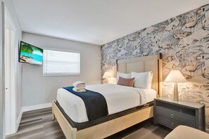 1 室のベッドルーム、デスク、アイロン / アイロン台、旅行用ベビーベッド