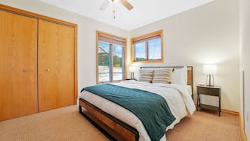 4 slaapkamers, een strijkplank/strijkijzer, gratis wifi, beddengoed