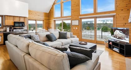Mountain Cabin overlooking Boyne near Nubs W/ Hot Tub