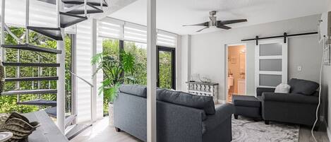 Televisión y chimenea