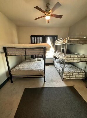 4 bedrooms, bed sheets