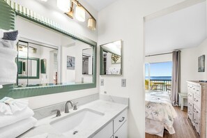 2 Schlafzimmer, B ügeleisen/Bügelbrett, kostenloses WLAN, Bettwäsche