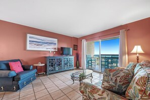 Smart-TV, DVD-spiller og bøker