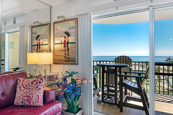 Smart-TV, DVD-spiller og bøker