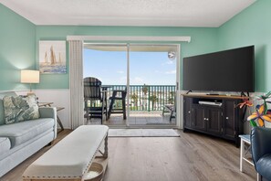 Smart TV, lettore DVD, libri