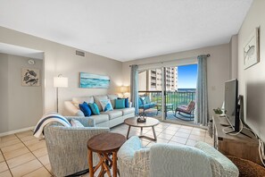 Smart-tv, dvd-spelare och böcker