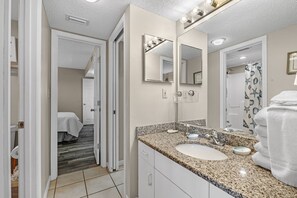 Shower, towels - Gulf Shores Plantation-Palms 6201 (Gulf Shores)