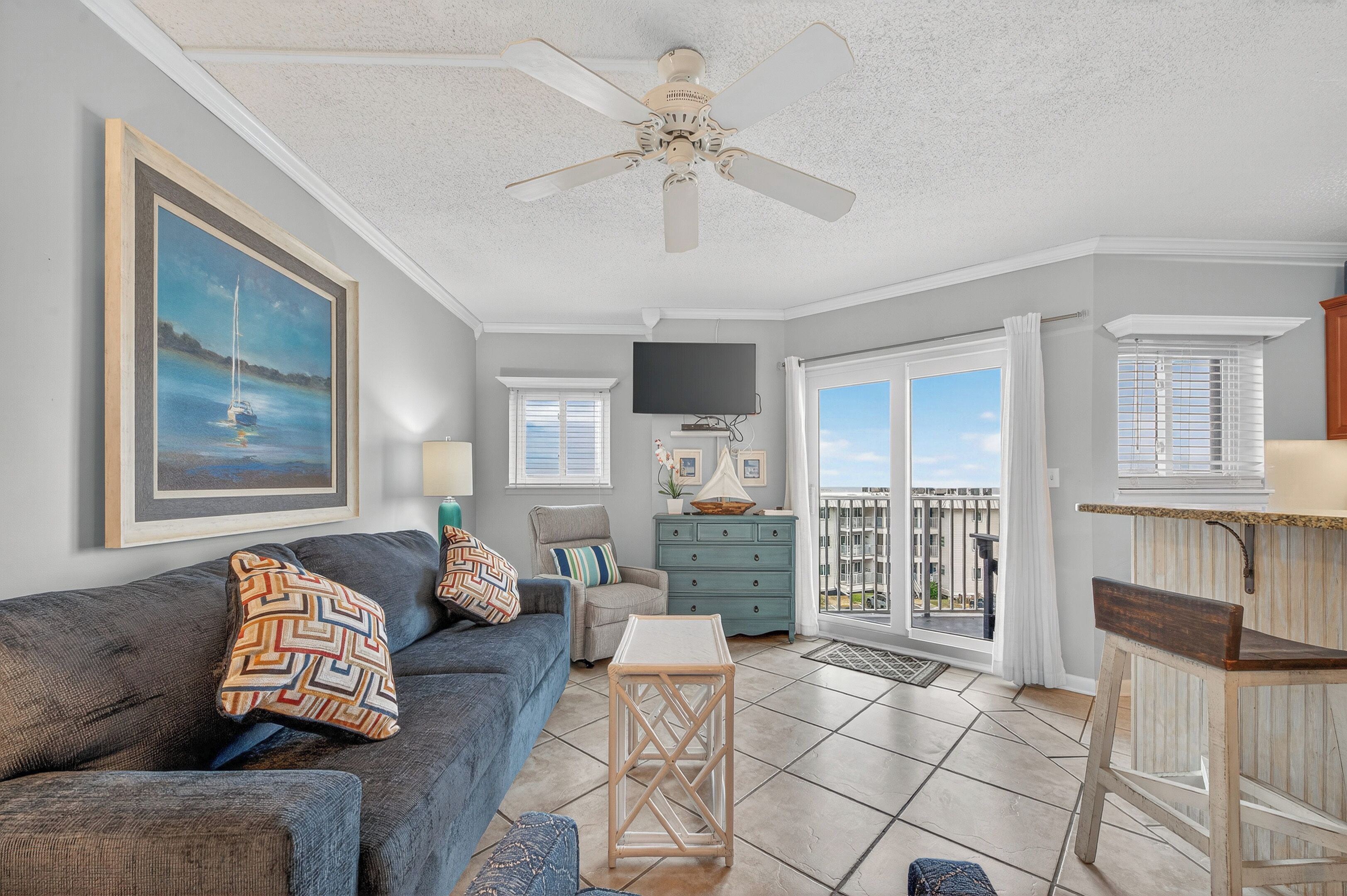 Smart TV, DVD player, books