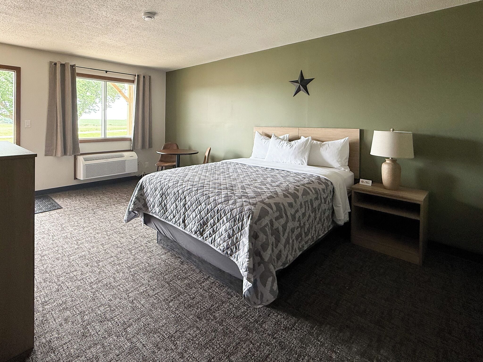 Superior Room, 1 Queen Bed, Non Smoking | Iron/ironing board, free WiFi, bed sheets
