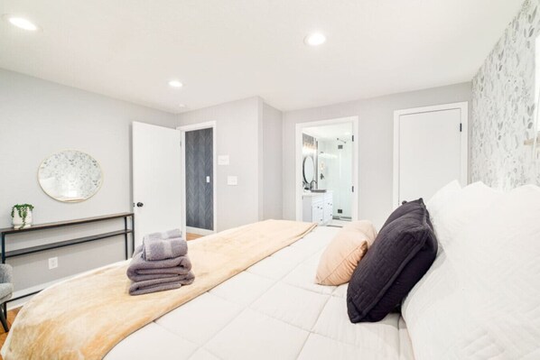 Desk, iron/ironing board, travel cot, WiFi